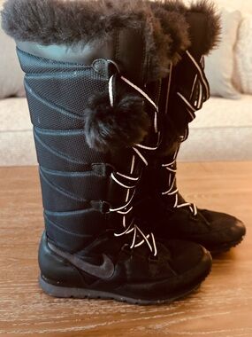 Nike- Black Faux Fur Trim Lace-Up Boots